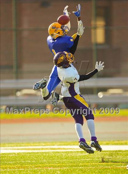 Thumbnail 2 in Automotive vs. South Bronx (PSAL Cup Division Final) photogallery.