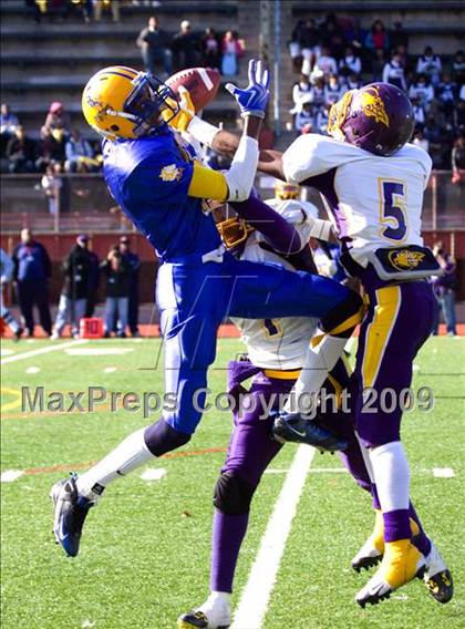 Thumbnail 3 in Automotive vs. South Bronx (PSAL Cup Division Final) photogallery.
