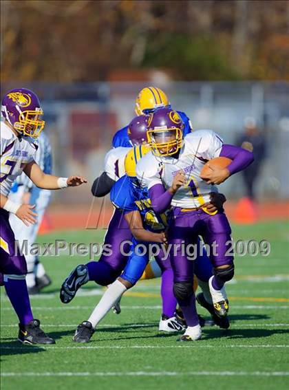 Thumbnail 2 in Automotive vs. South Bronx (PSAL Cup Division Final) photogallery.