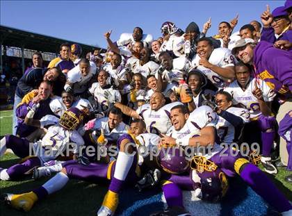 Thumbnail 3 in Automotive vs. South Bronx (PSAL Cup Division Final) photogallery.