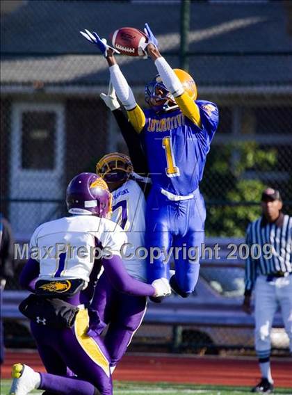 Thumbnail 2 in Automotive vs. South Bronx (PSAL Cup Division Final) photogallery.