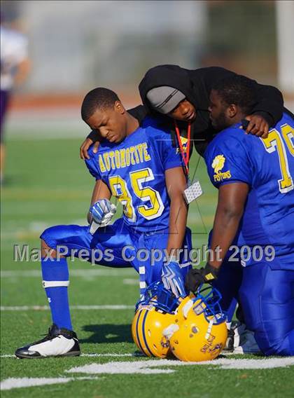 Thumbnail 2 in Automotive vs. South Bronx (PSAL Cup Division Final) photogallery.