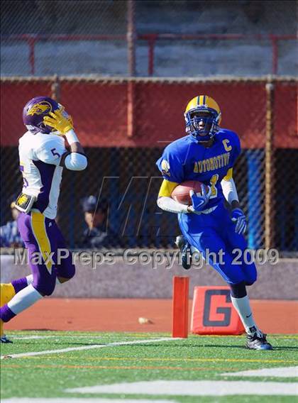Thumbnail 2 in Automotive vs. South Bronx (PSAL Cup Division Final) photogallery.
