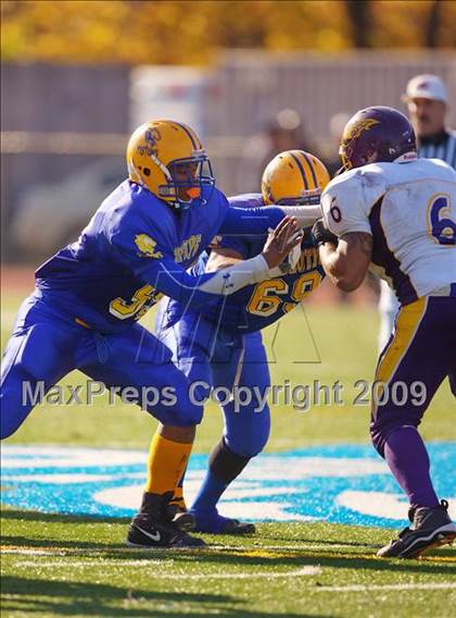 Thumbnail 3 in Automotive vs. South Bronx (PSAL Cup Division Final) photogallery.
