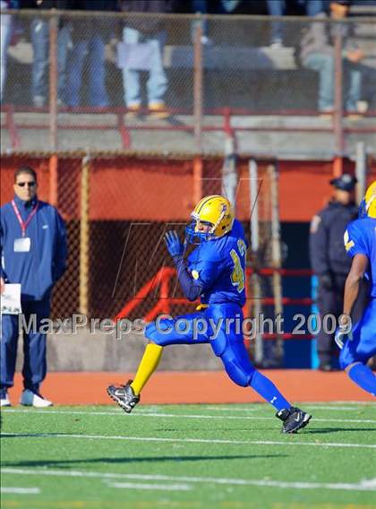 Thumbnail 1 in Automotive vs. South Bronx (PSAL Cup Division Final) photogallery.