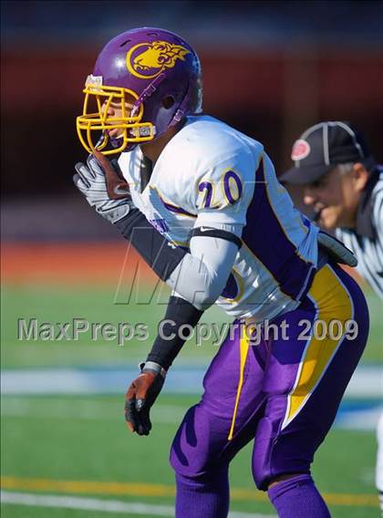 Thumbnail 2 in Automotive vs. South Bronx (PSAL Cup Division Final) photogallery.