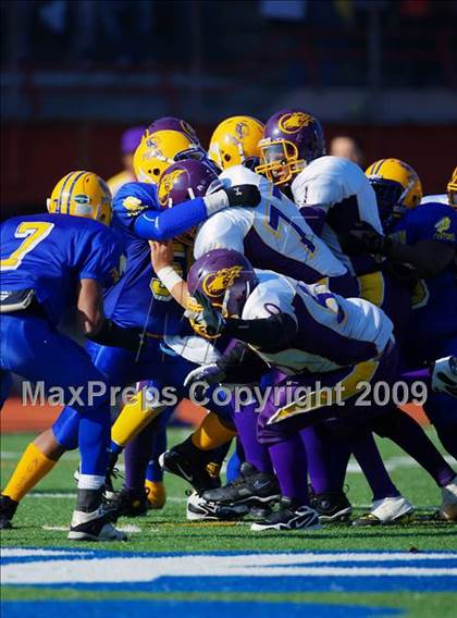 Thumbnail 1 in Automotive vs. South Bronx (PSAL Cup Division Final) photogallery.
