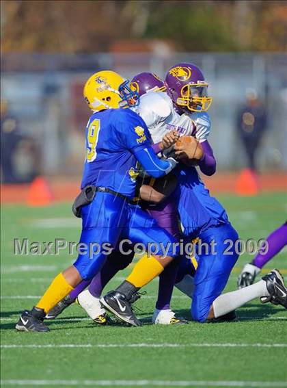 Thumbnail 3 in Automotive vs. South Bronx (PSAL Cup Division Final) photogallery.