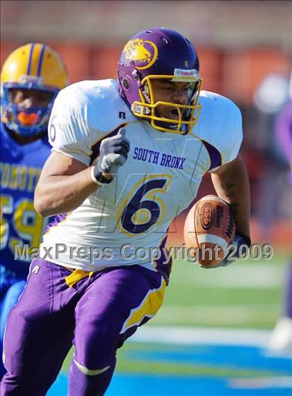 Thumbnail 2 in Automotive vs. South Bronx (PSAL Cup Division Final) photogallery.
