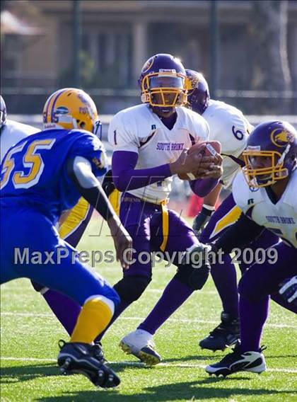 Thumbnail 2 in Automotive vs. South Bronx (PSAL Cup Division Final) photogallery.