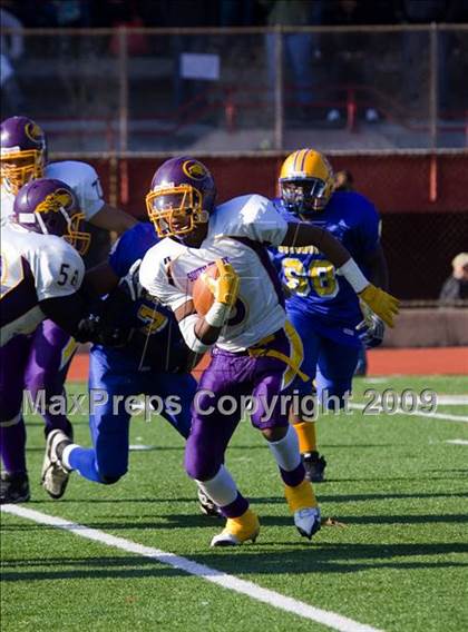 Thumbnail 2 in Automotive vs. South Bronx (PSAL Cup Division Final) photogallery.