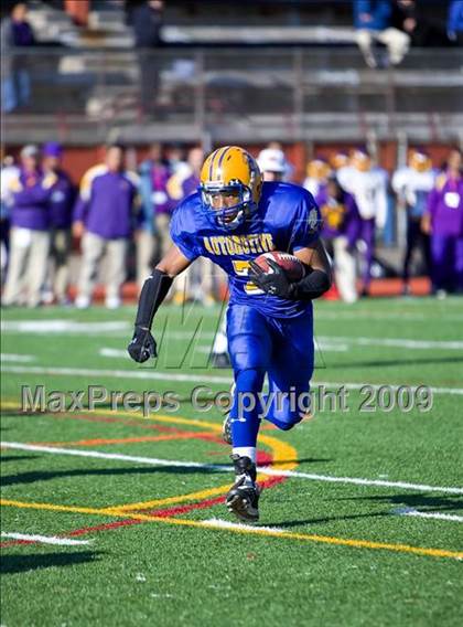 Thumbnail 2 in Automotive vs. South Bronx (PSAL Cup Division Final) photogallery.