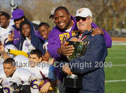 Thumbnail 3 in Automotive vs. South Bronx (PSAL Cup Division Final) photogallery.