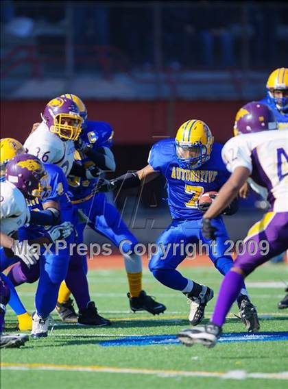 Thumbnail 3 in Automotive vs. South Bronx (PSAL Cup Division Final) photogallery.