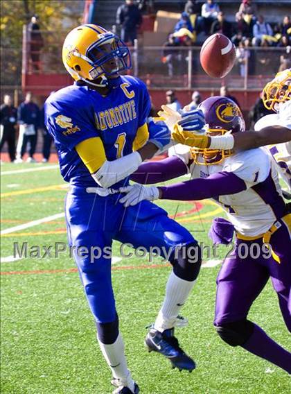 Thumbnail 2 in Automotive vs. South Bronx (PSAL Cup Division Final) photogallery.