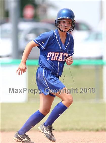 Thumbnail 3 in Floral Park v. Pearl River (NYSPHSAA Class A Semifinal) photogallery.