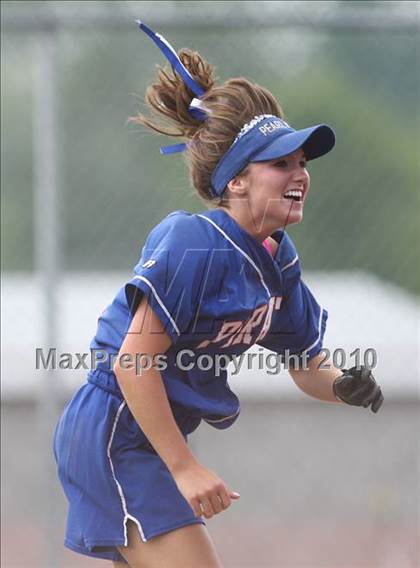 Thumbnail 1 in Floral Park v. Pearl River (NYSPHSAA Class A Semifinal) photogallery.