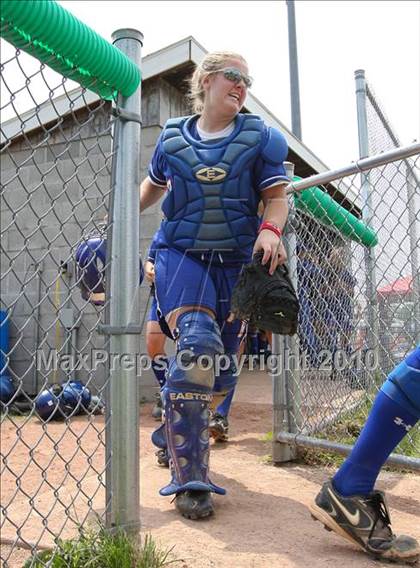 Thumbnail 2 in Floral Park v. Pearl River (NYSPHSAA Class A Semifinal) photogallery.