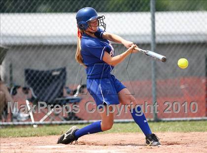 Thumbnail 2 in Floral Park v. Pearl River (NYSPHSAA Class A Semifinal) photogallery.