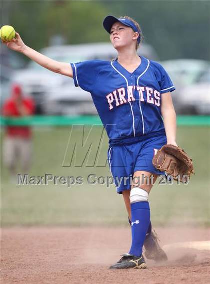 Thumbnail 3 in Floral Park v. Pearl River (NYSPHSAA Class A Semifinal) photogallery.