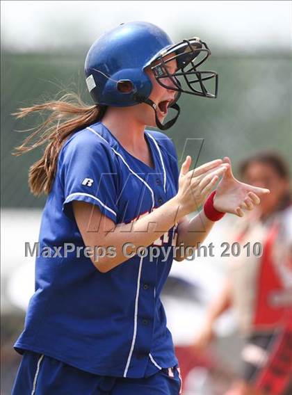 Thumbnail 2 in Floral Park v. Pearl River (NYSPHSAA Class A Semifinal) photogallery.