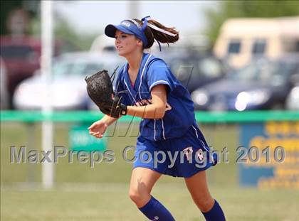 Thumbnail 3 in Floral Park v. Pearl River (NYSPHSAA Class A Semifinal) photogallery.