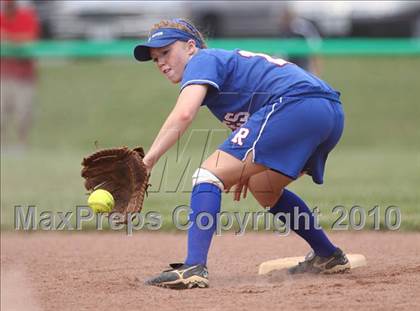 Thumbnail 3 in Floral Park v. Pearl River (NYSPHSAA Class A Semifinal) photogallery.