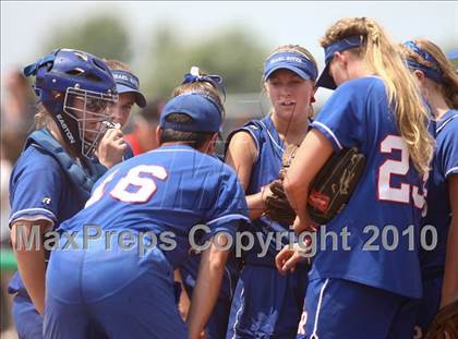 Thumbnail 1 in Floral Park v. Pearl River (NYSPHSAA Class A Semifinal) photogallery.