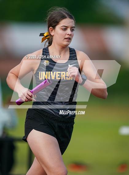 Thumbnail 2 in Red and Gold Relays photogallery.
