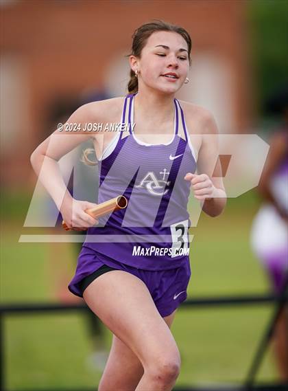 Thumbnail 3 in Red and Gold Relays photogallery.