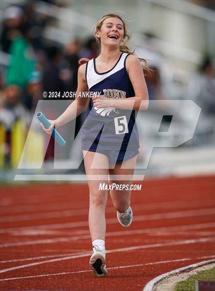 Thumbnail 2 in Red and Gold Relays photogallery.