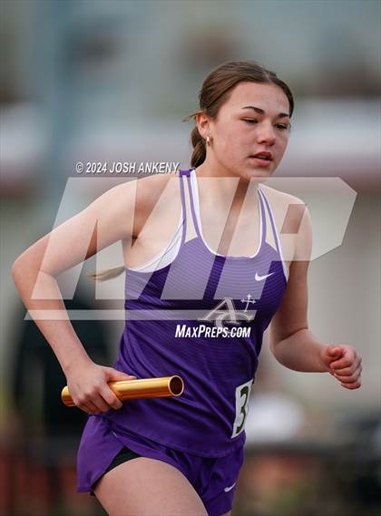 Thumbnail 1 in Red and Gold Relays photogallery.
