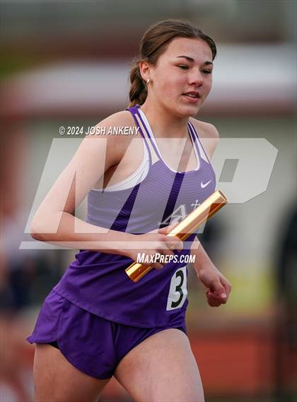 Thumbnail 3 in Red and Gold Relays photogallery.