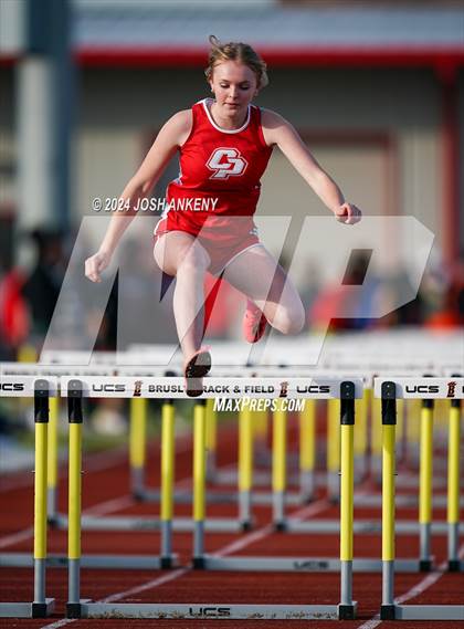 Thumbnail 1 in Red and Gold Relays photogallery.