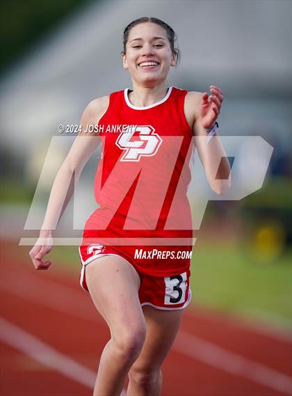 Thumbnail 3 in Red and Gold Relays photogallery.