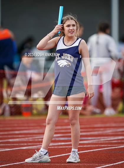 Thumbnail 3 in Red and Gold Relays photogallery.