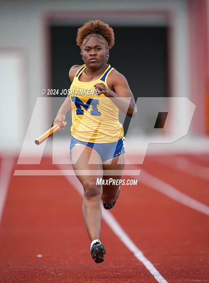 Thumbnail 2 in Red and Gold Relays photogallery.