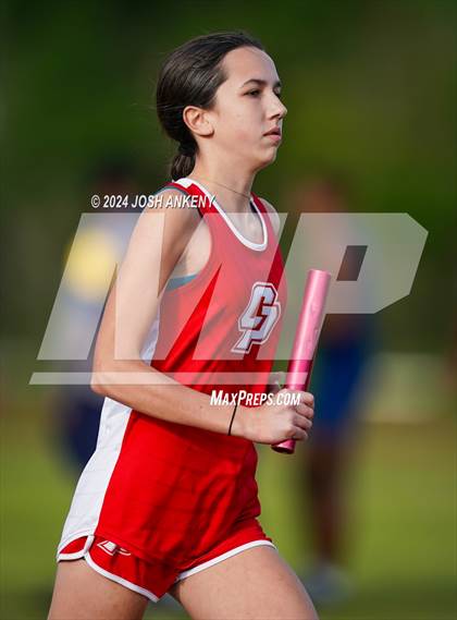 Thumbnail 2 in Red and Gold Relays photogallery.