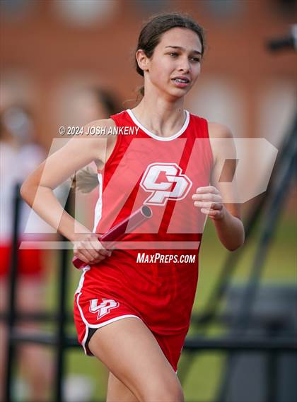 Thumbnail 2 in Red and Gold Relays photogallery.