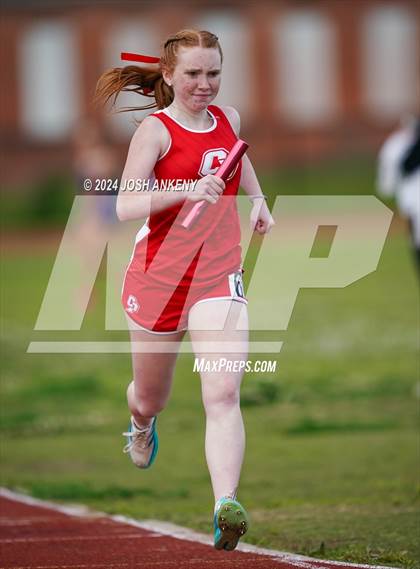 Thumbnail 2 in Red and Gold Relays photogallery.