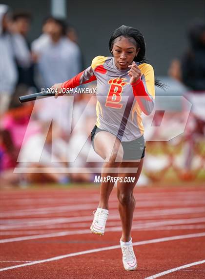 Thumbnail 3 in Red and Gold Relays photogallery.