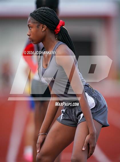 Thumbnail 1 in Red and Gold Relays photogallery.