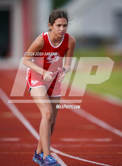 Thumbnail 3 in Red and Gold Relays photogallery.