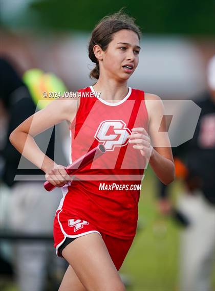 Thumbnail 3 in Red and Gold Relays photogallery.