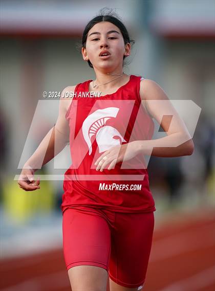 Thumbnail 2 in Red and Gold Relays photogallery.