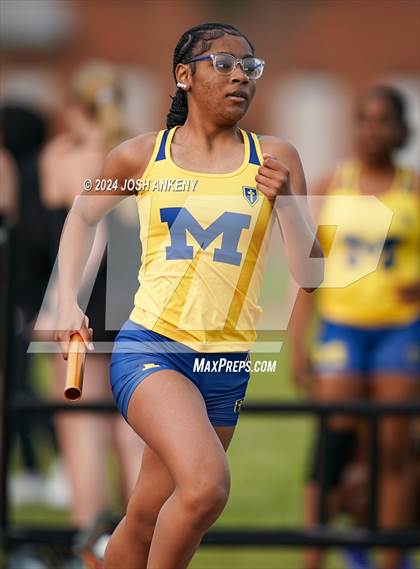 Thumbnail 1 in Red and Gold Relays photogallery.