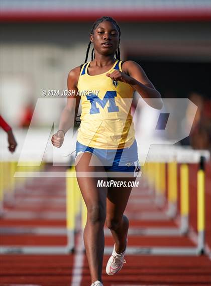 Thumbnail 2 in Red and Gold Relays photogallery.