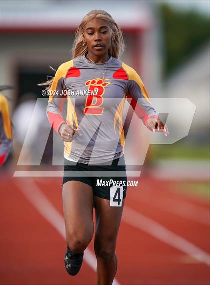 Thumbnail 2 in Red and Gold Relays photogallery.