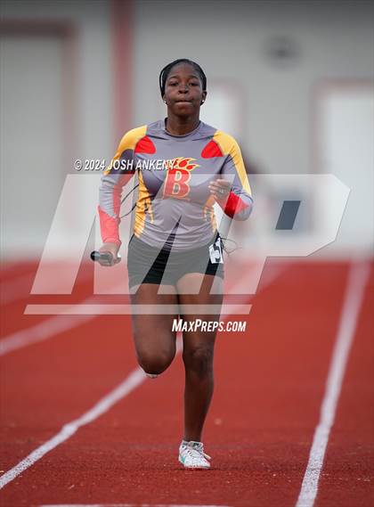 Thumbnail 3 in Red and Gold Relays photogallery.