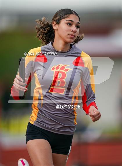Thumbnail 2 in Red and Gold Relays photogallery.